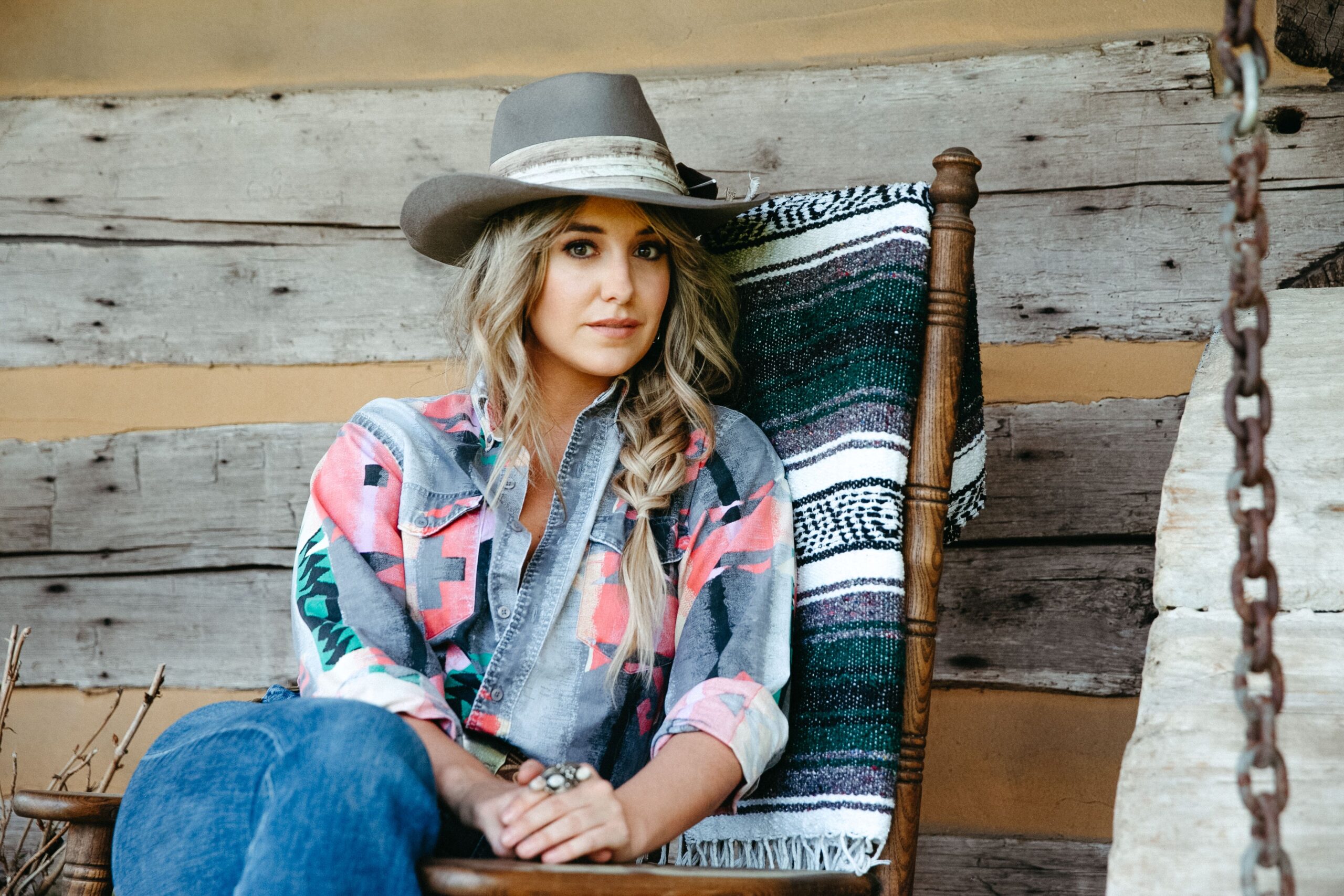 Lainey Wilson Debuts Original Track “Smell Like Smoke” On Paramount